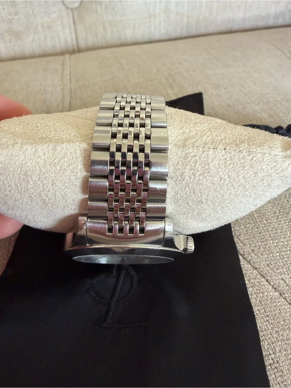 GUCCI Swiss Made Stainless Steel Monogram Watch – White Dial | Date | 5 ATM